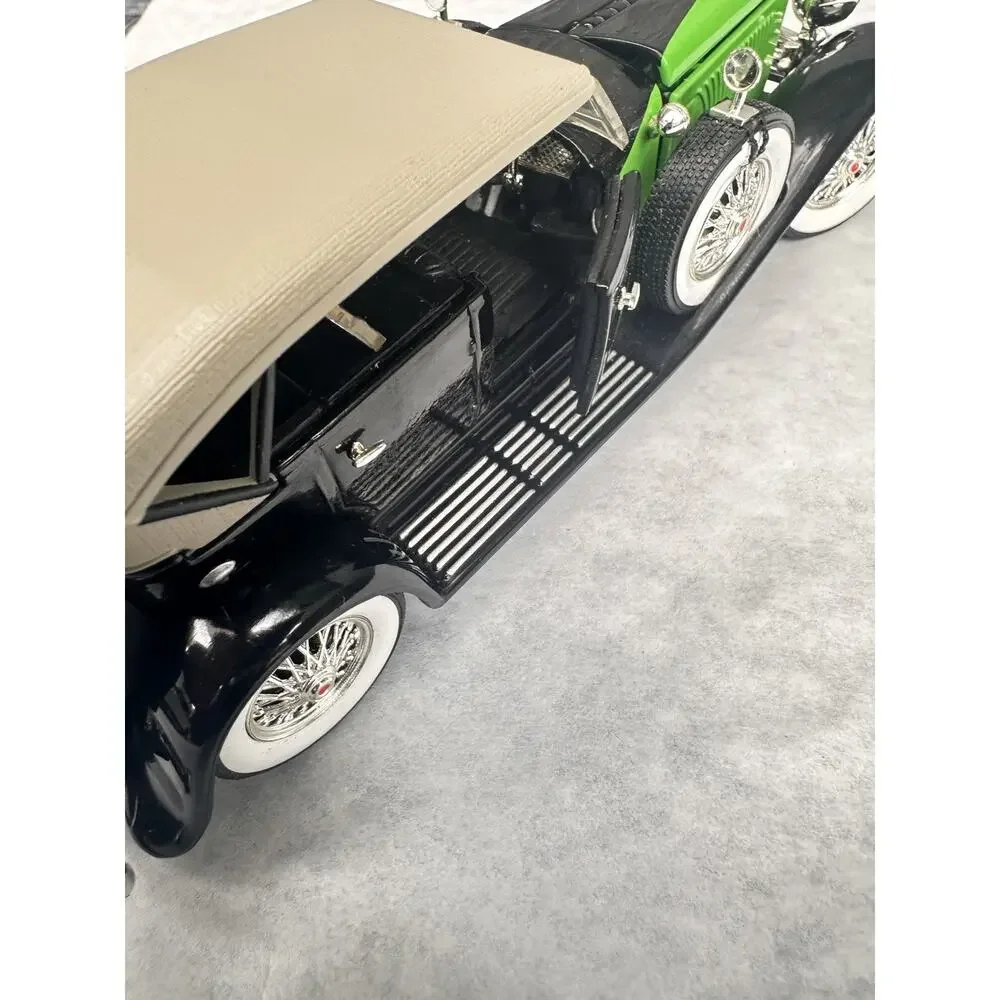 A53 1934 DUESENBERG MODEL J BLACK/GREEN 1/18 DIECAST SIGNATURE MODELS 18110